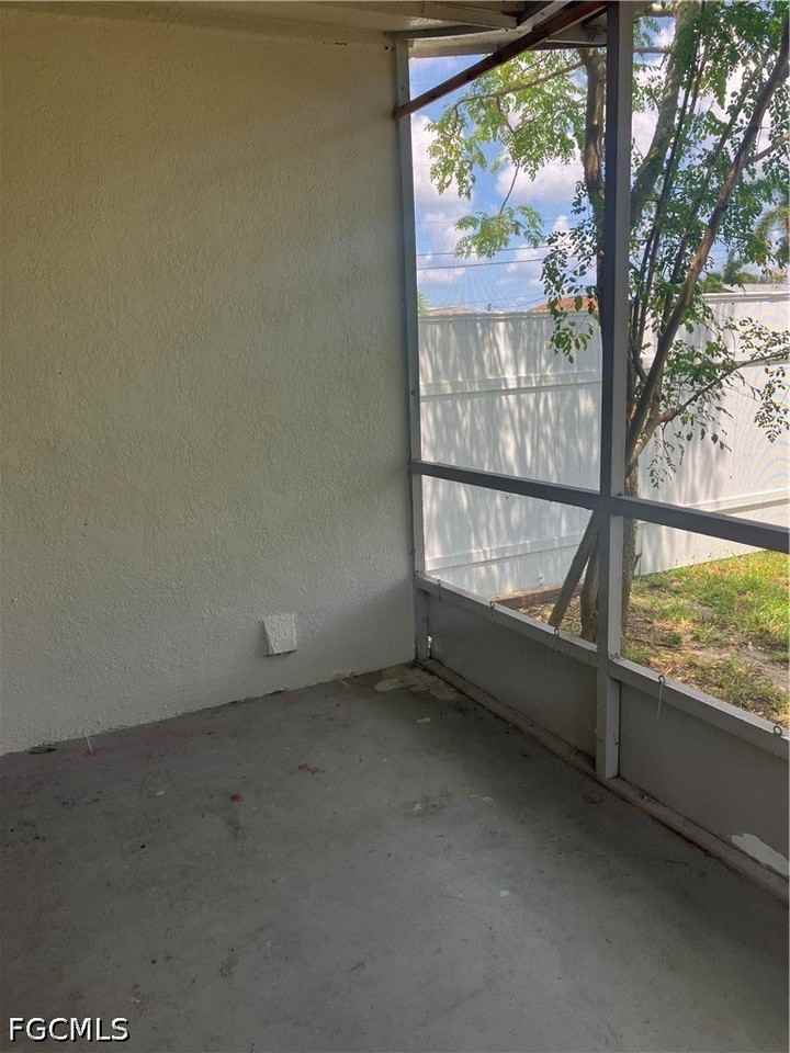 3923 Se 12th Ave - Photo 4 of 9