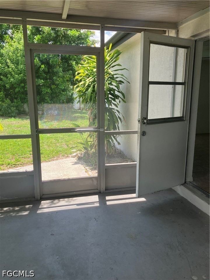 3923 Se 12th Ave - Photo 5 of 9