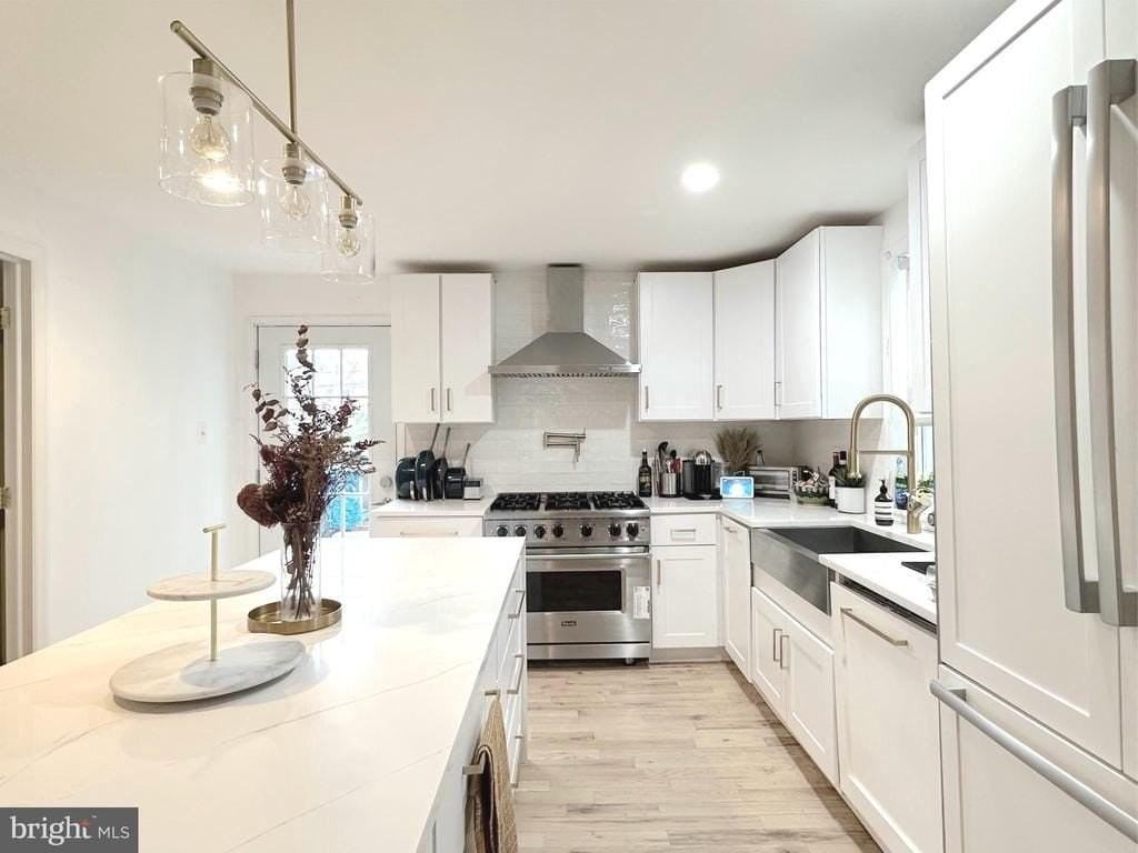 717 Brook St - Photo 4 of 26