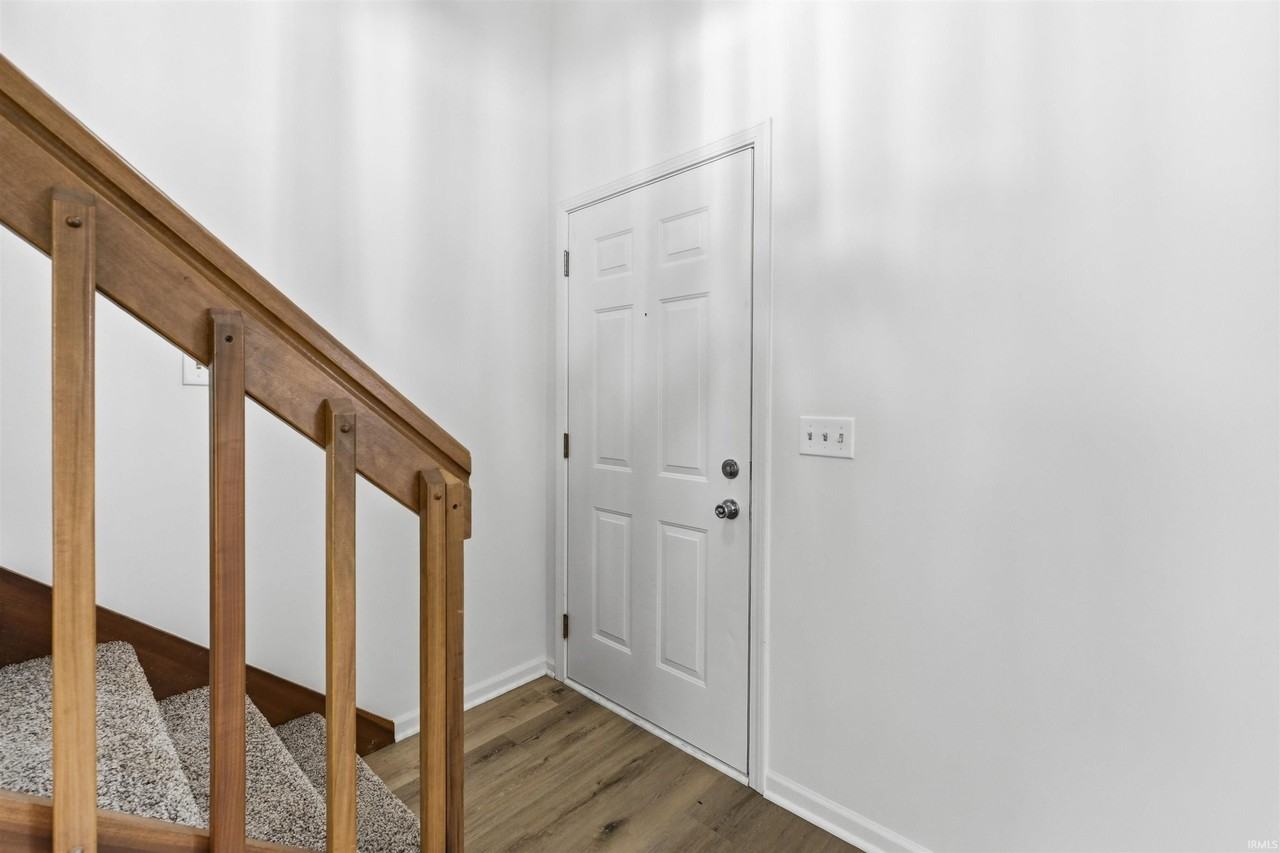 11709 Leo Rd - Photo 3 of 36
