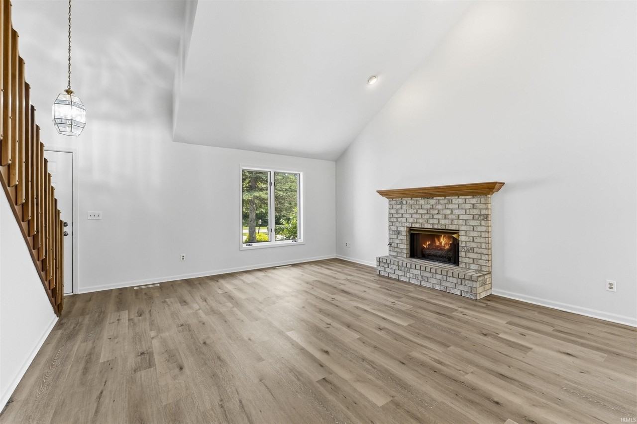 11709 Leo Rd - Photo 4 of 36