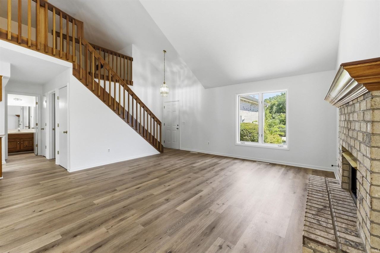 11709 Leo Rd - Photo 5 of 36