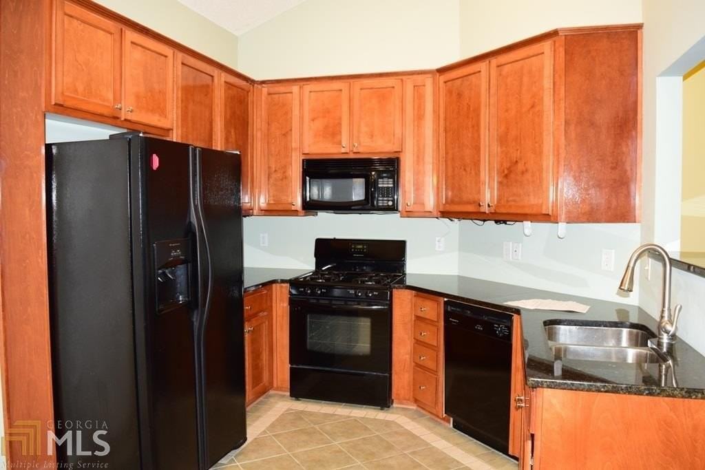 35 Bedford Park Dr - Photo 3 of 29