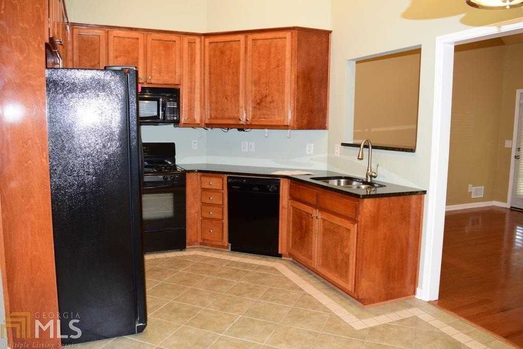35 Bedford Park Dr - Photo 4 of 29