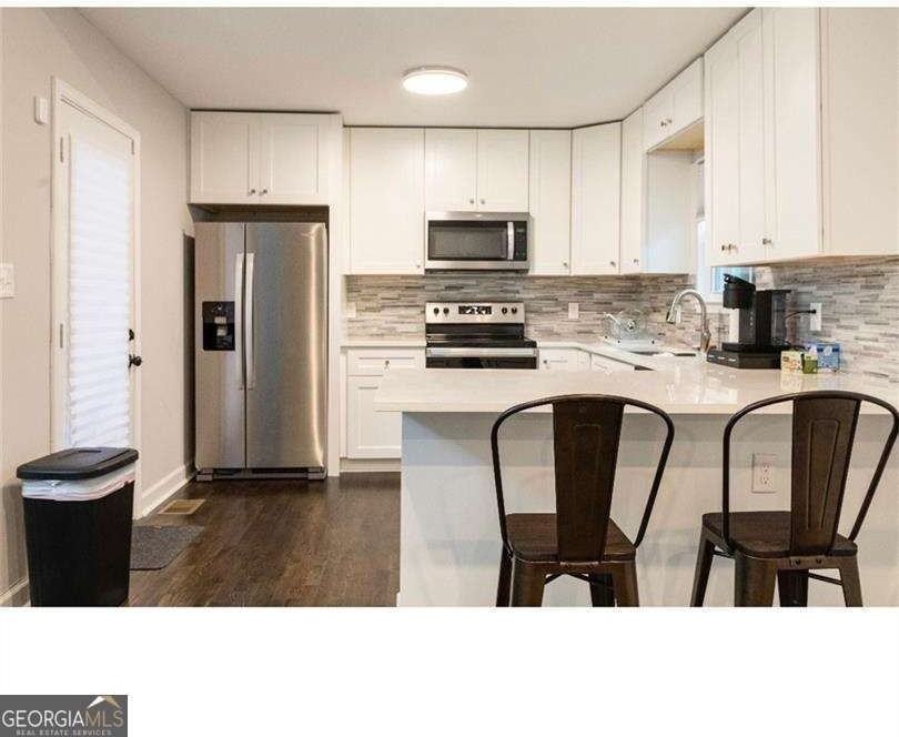 2032 North Ave Nw - Photo 4 of 14