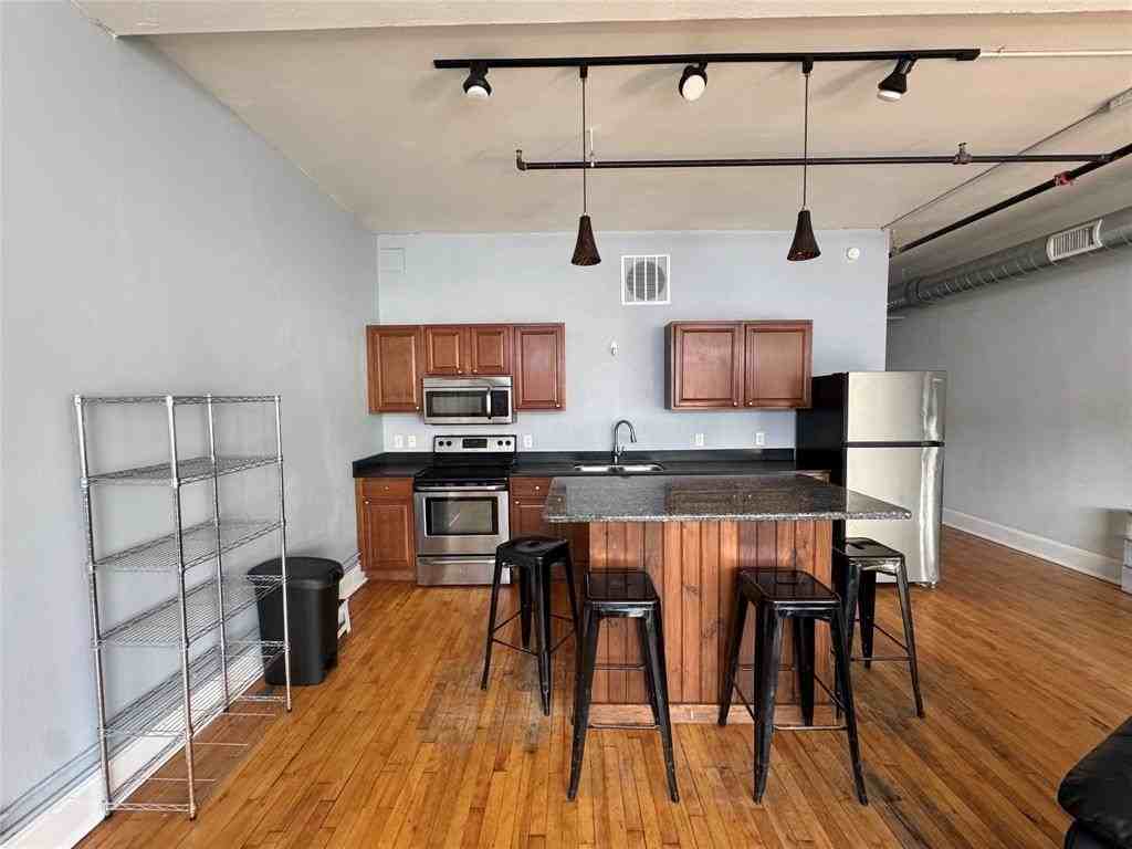 135 Washington St - Photo 2 of 13