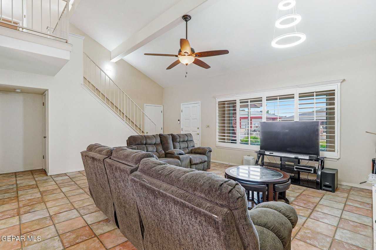 4504 Maj Sprague Ave - Photo 4 of 34