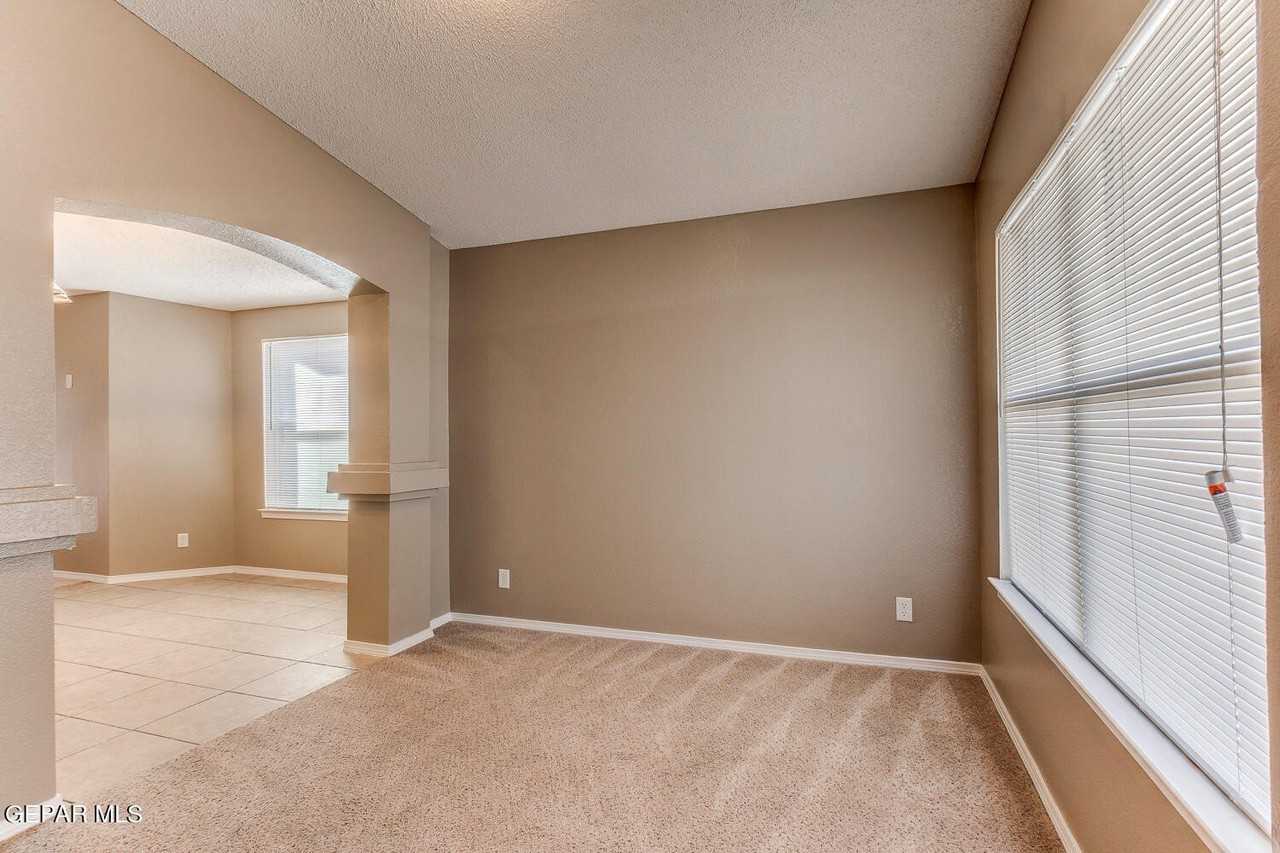3289 Emerald Point Dr - Photo 5 of 26