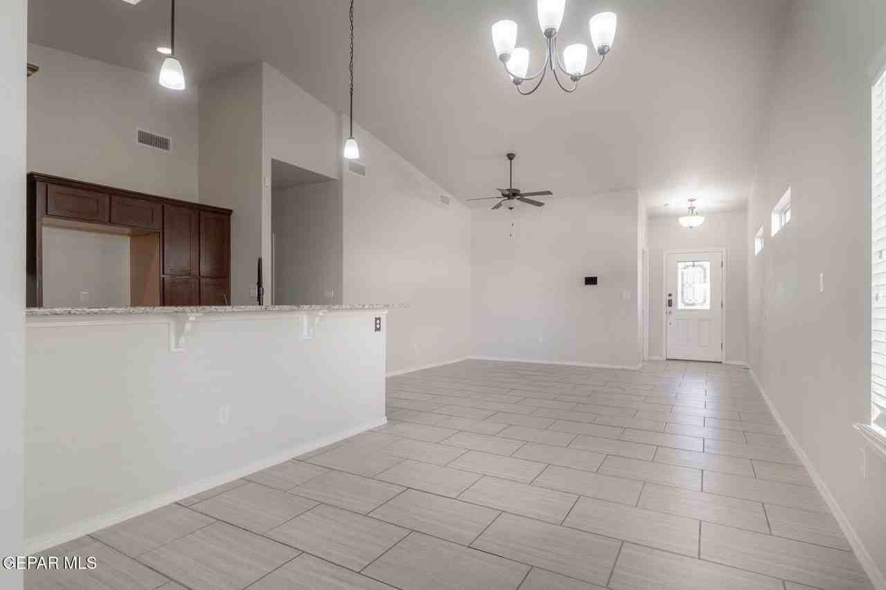 14362 Loma Esmeralda Dr - Photo 7 of 33