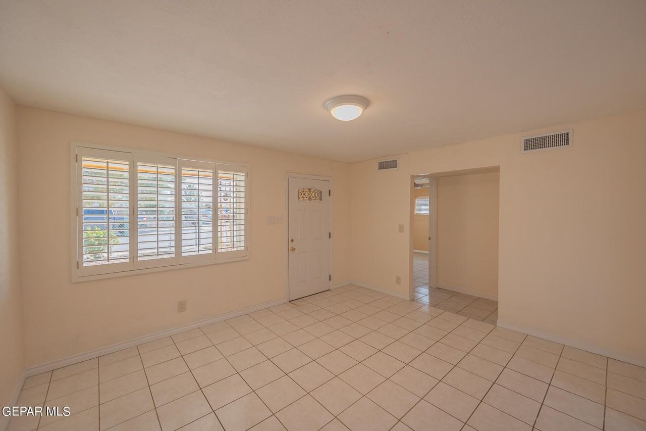 213 Carnes Rd - Photo 3 of 15