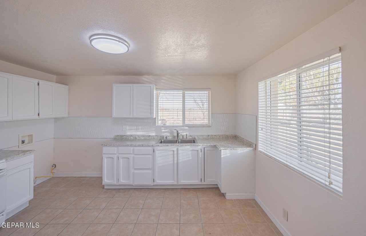 213 Carnes Rd - Photo 5 of 15