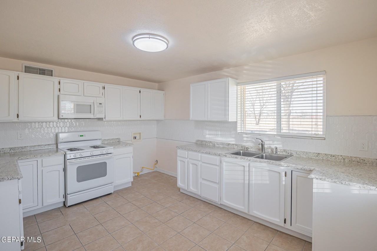 213 Carnes Rd - Photo 6 of 15