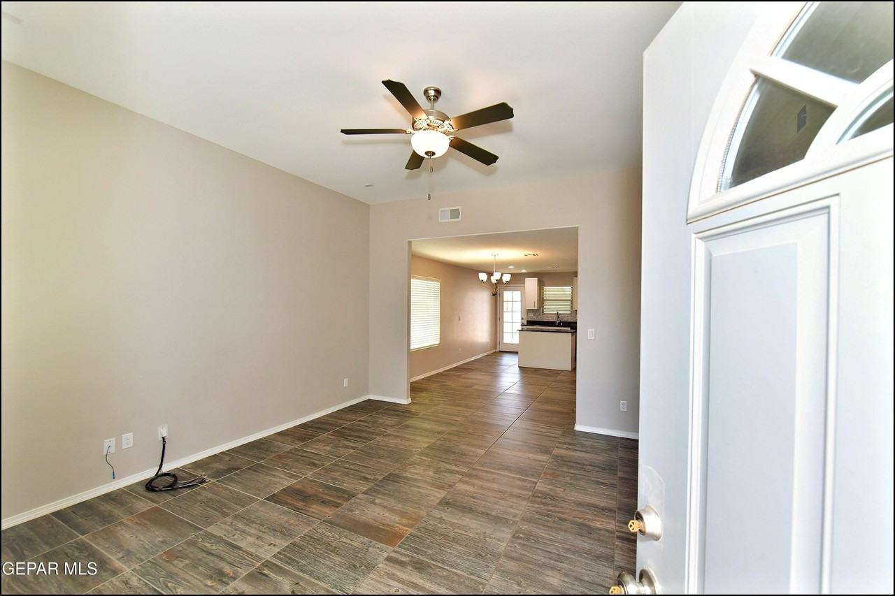 963 Aircoupe Way - Photo 6 of 47