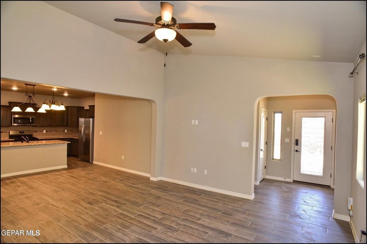2120 Thomas Lackland St - Photo 5 of 41