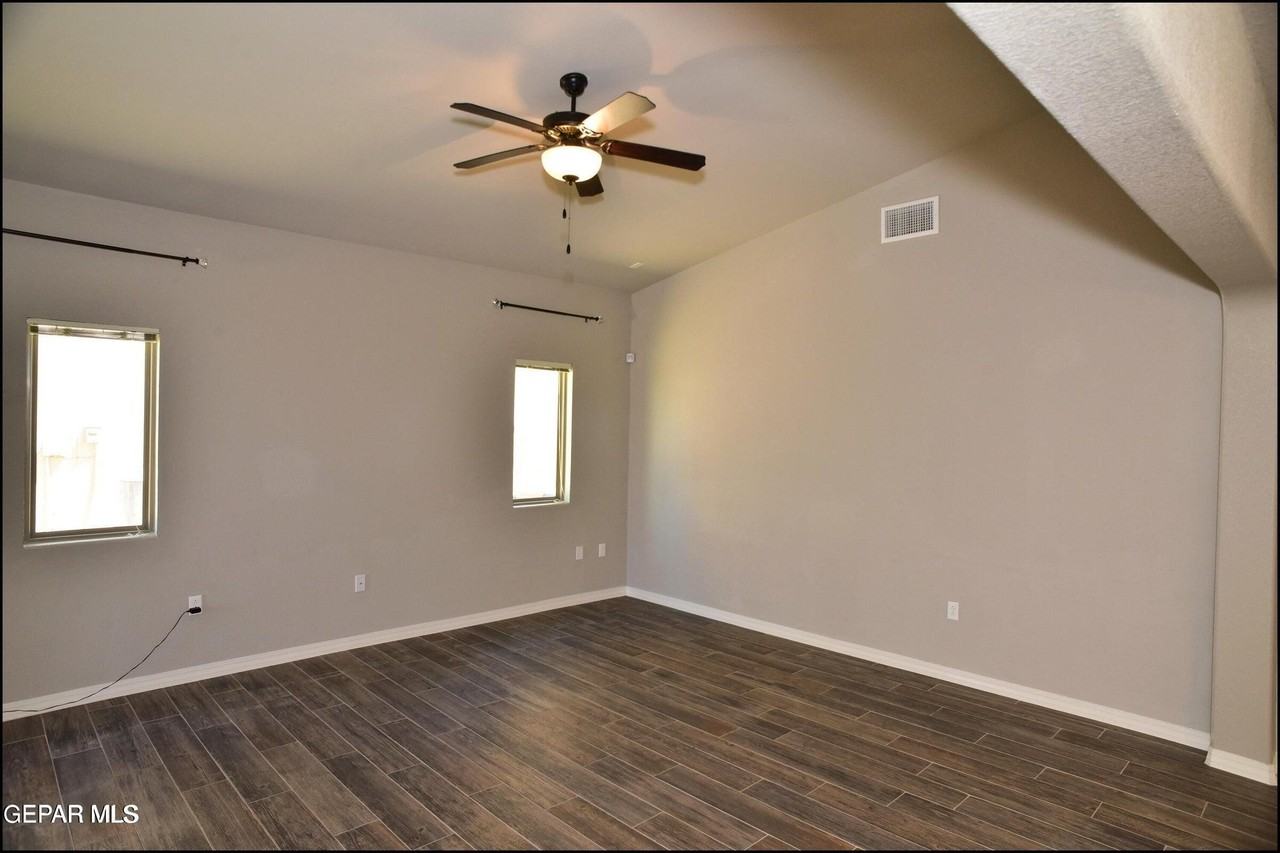 2120 Thomas Lackland St - Photo 7 of 41