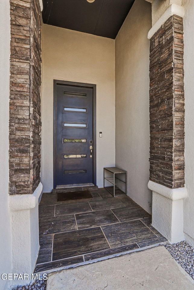 13453 Coldham St - Photo 3 of 35