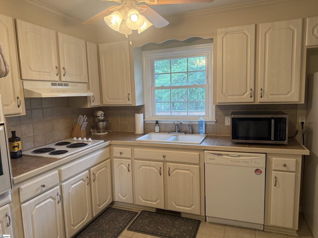 16 Ellesmere Dr - Photo 6 of 28