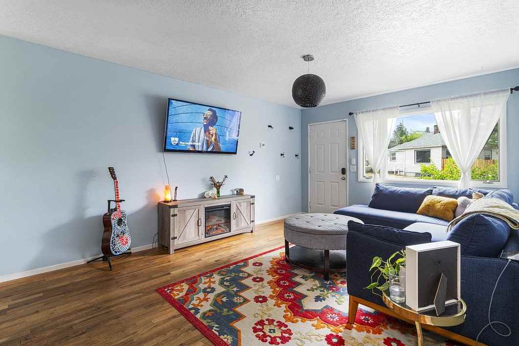 8828 N Hodge Ave #1 - Photo 4 of 25