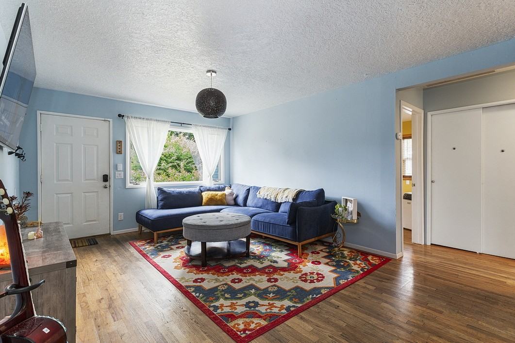 8828 N Hodge Ave #1 - Photo 6 of 25
