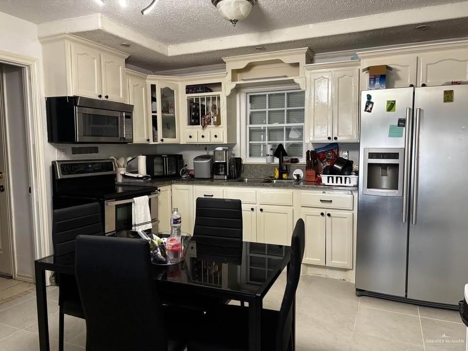 1121 W Mahl St - Photo 2 of 10