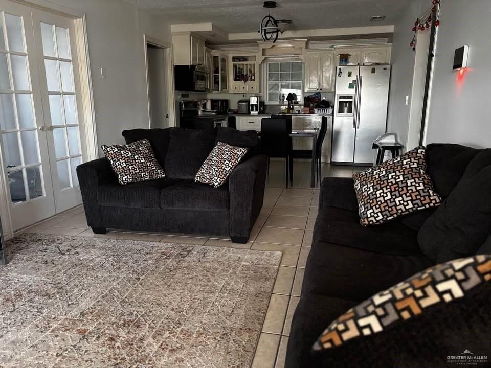 1121 W Mahl St - Photo 3 of 10