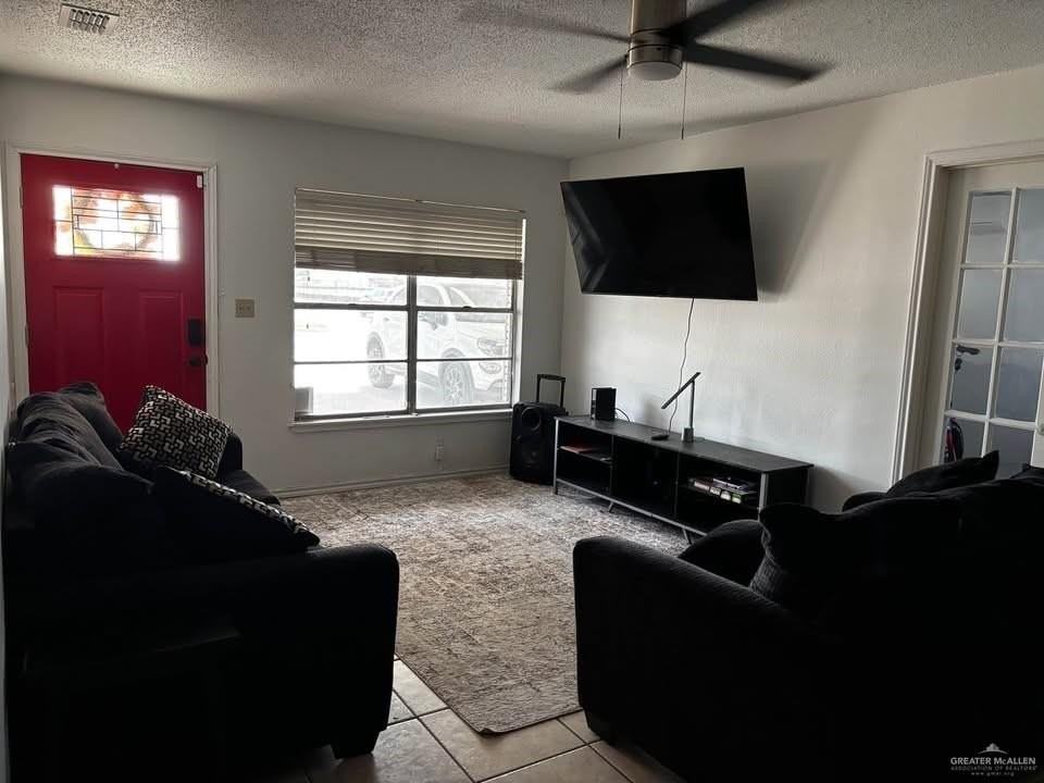 1121 W Mahl St - Photo 4 of 10
