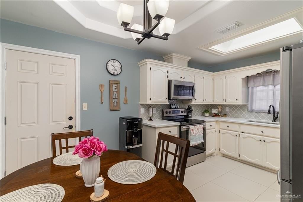 1510 Arboledas Dr - Photo 4 of 18