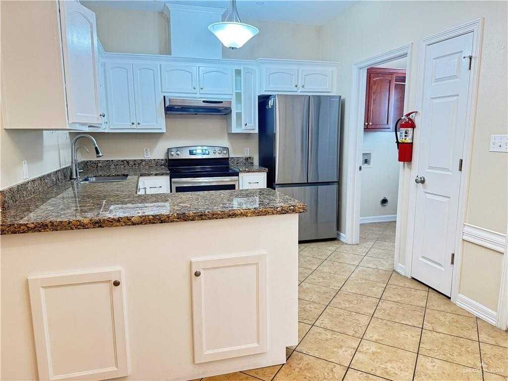 313 S 49th St #4 - Photo 6 of 25