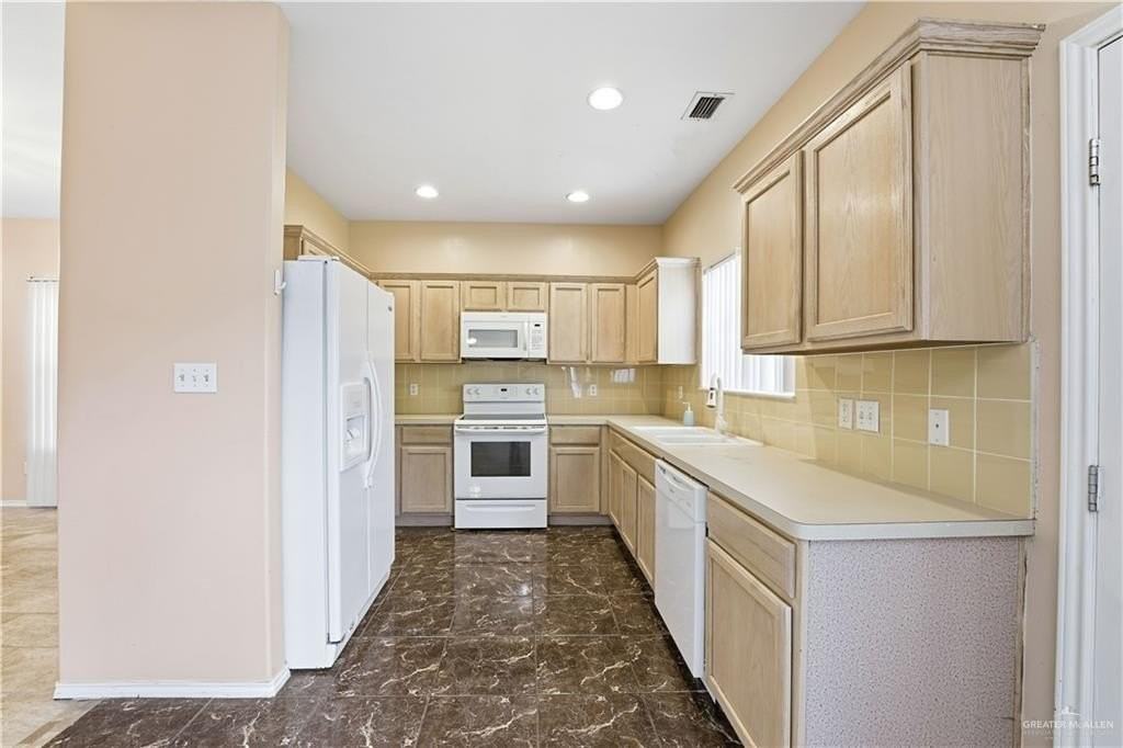 2417 Frontera Rd - Photo 6 of 14