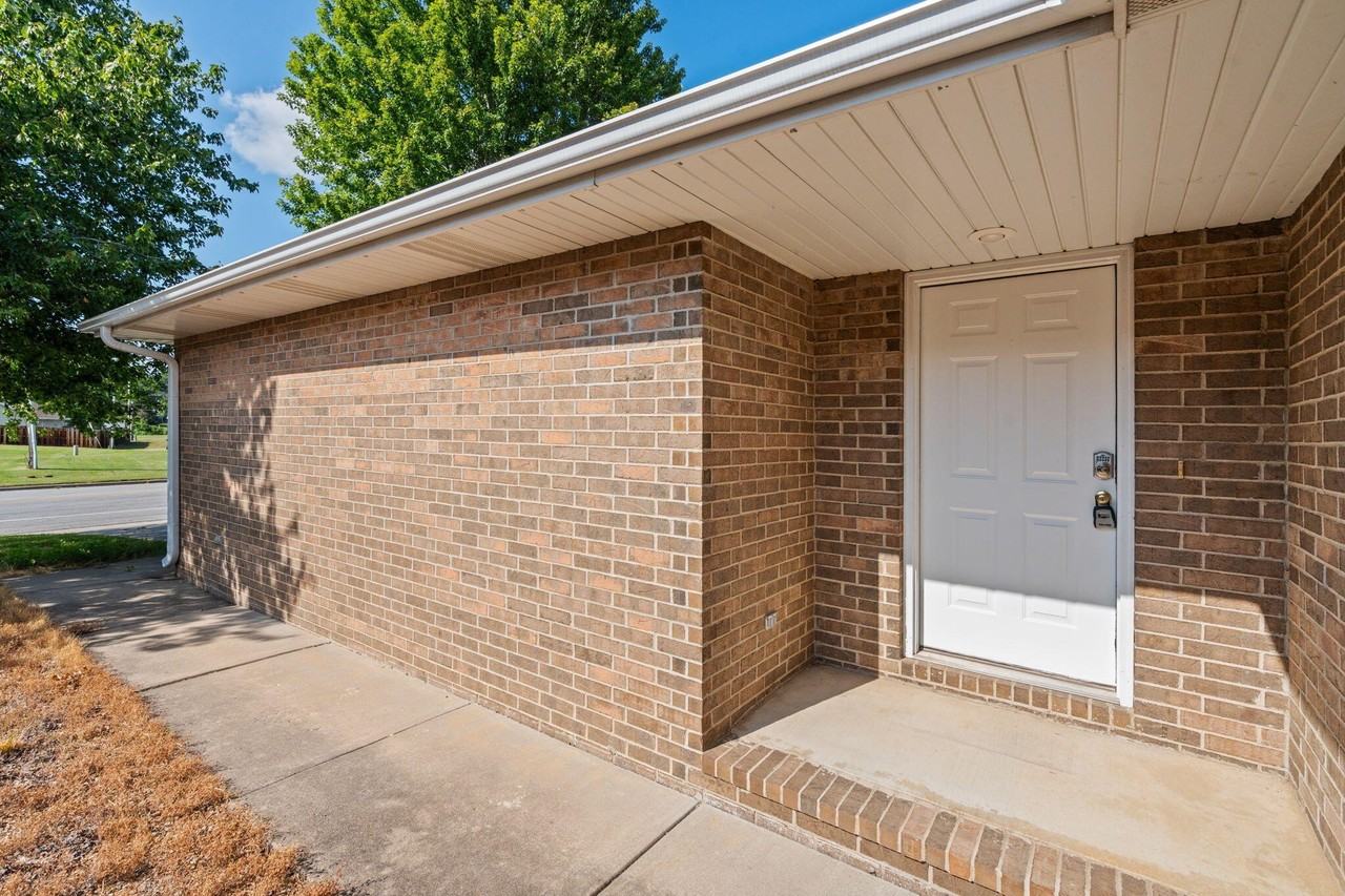 1278 W Butterfield Dr - Photo 3 of 26