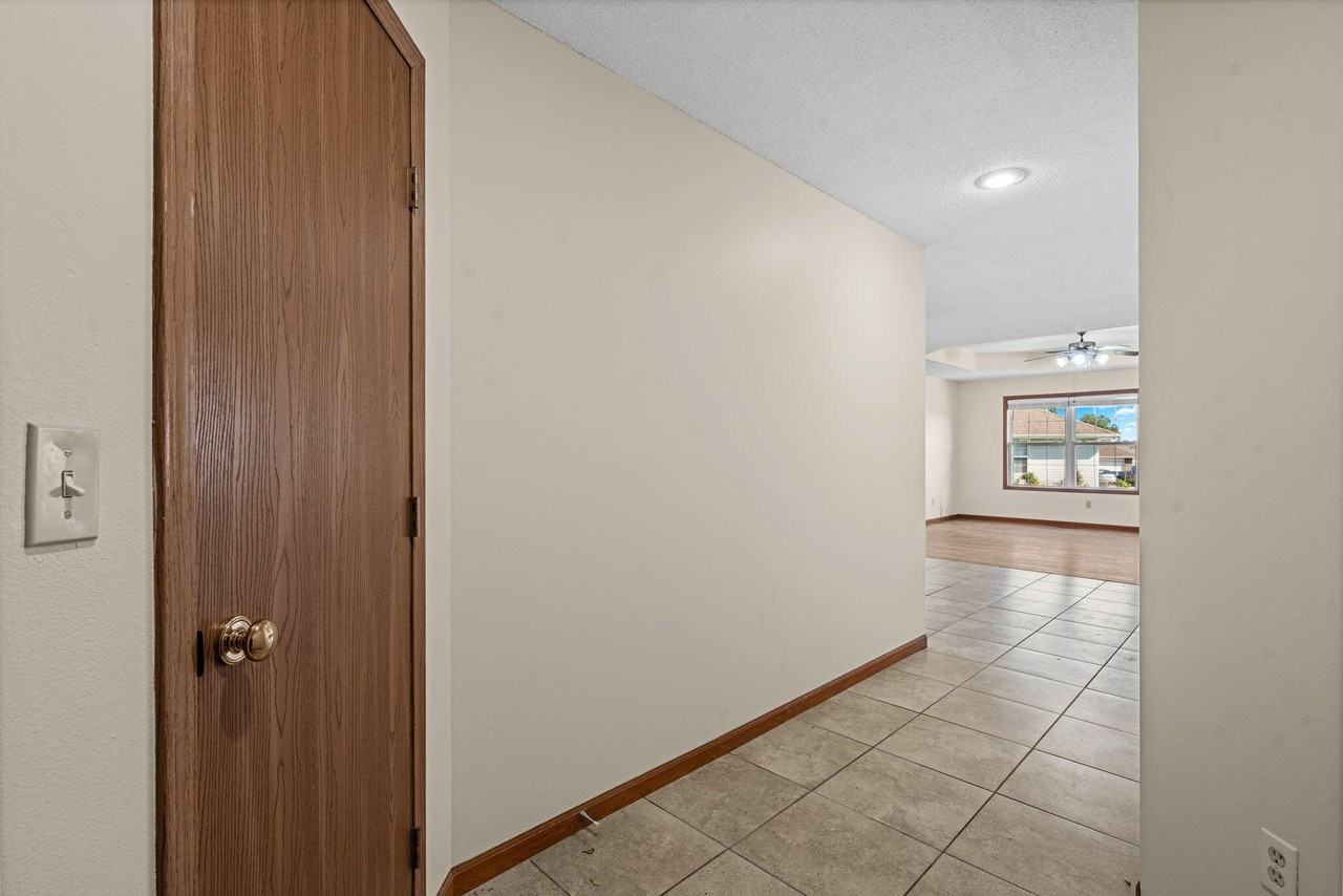 1278 W Butterfield Dr - Photo 4 of 26