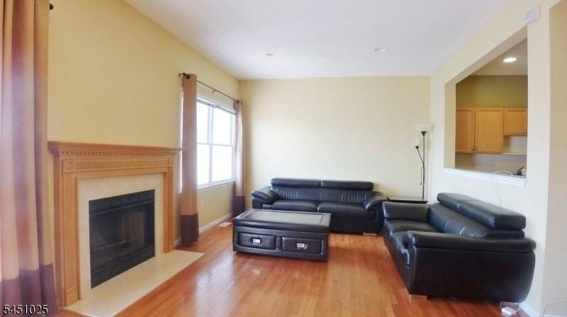 370 Summerhill Dr - Photo 2 of 15