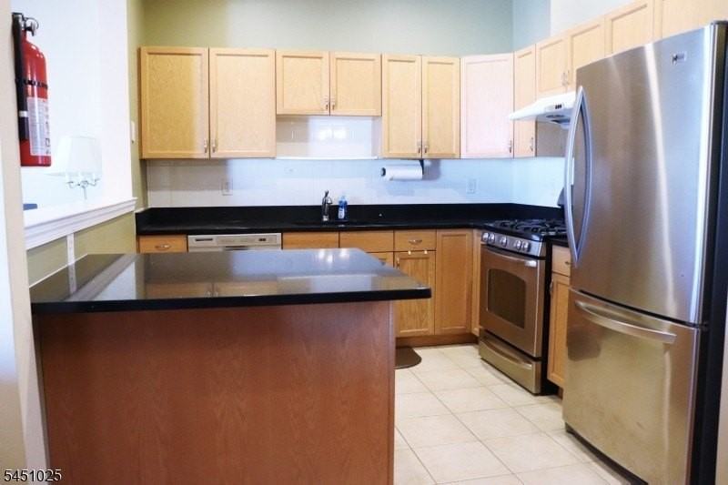 370 Summerhill Dr - Photo 5 of 15