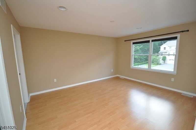 370 Summerhill Dr - Photo 7 of 15