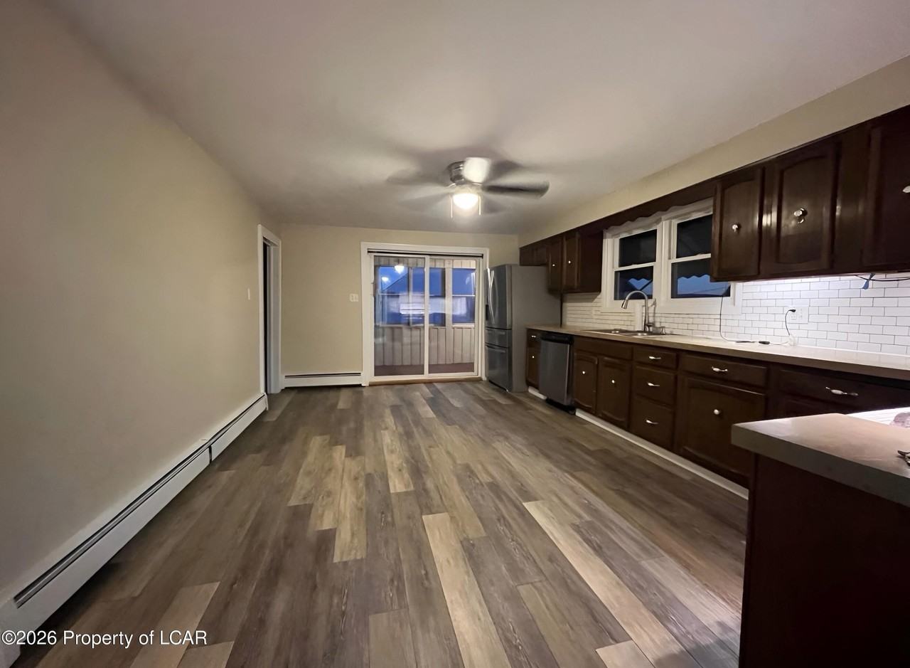 260 E Grove St - Photo 4 of 36