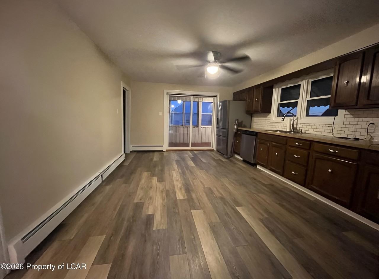 260 E Grove St - Photo 6 of 36