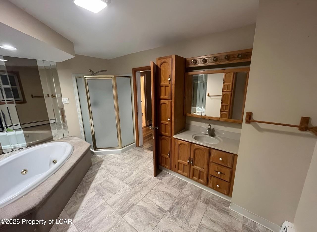 260 E Grove St - Photo 7 of 36