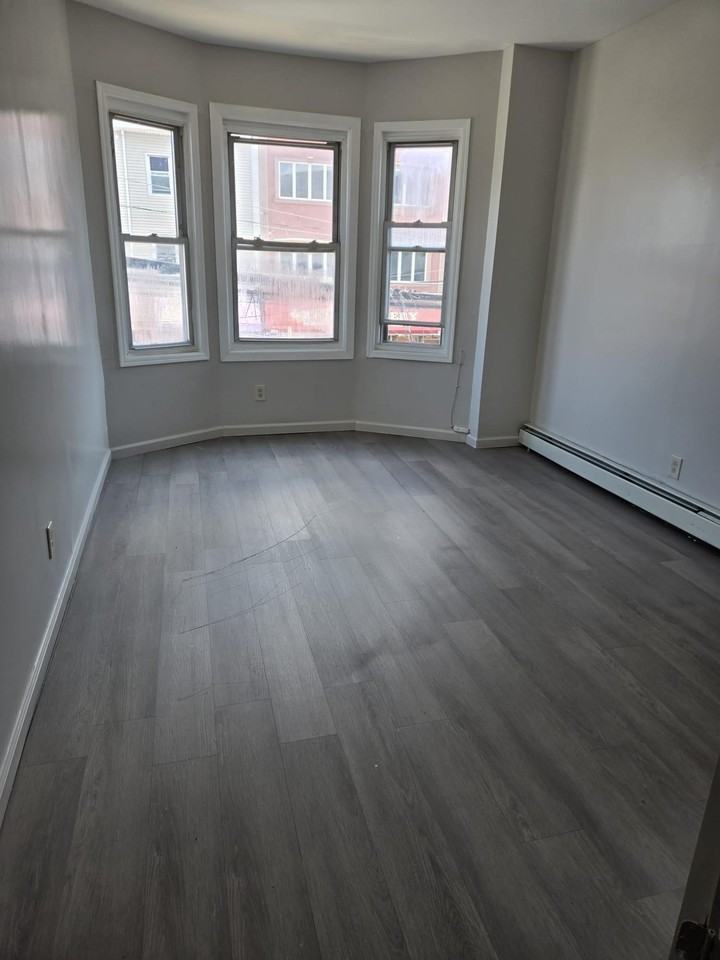 325 Grand St #2L - Photo 2 of 10