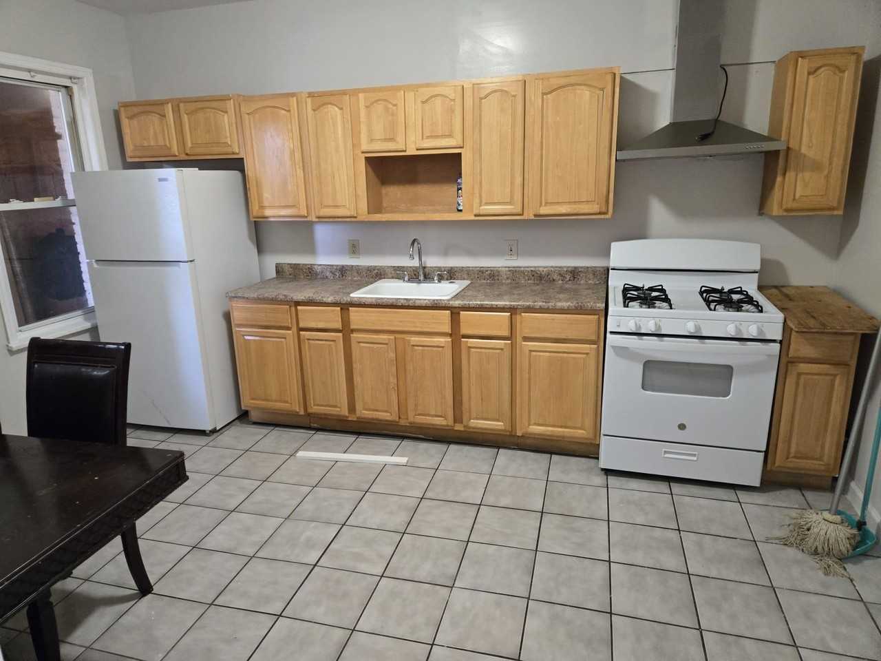 325 Grand St #2L - Photo 4 of 10