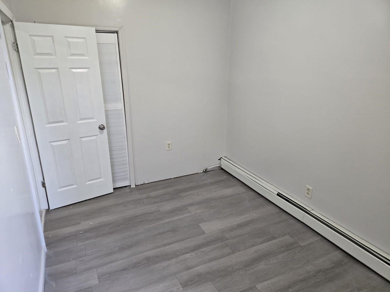 325 Grand St #2L - Photo 6 of 10