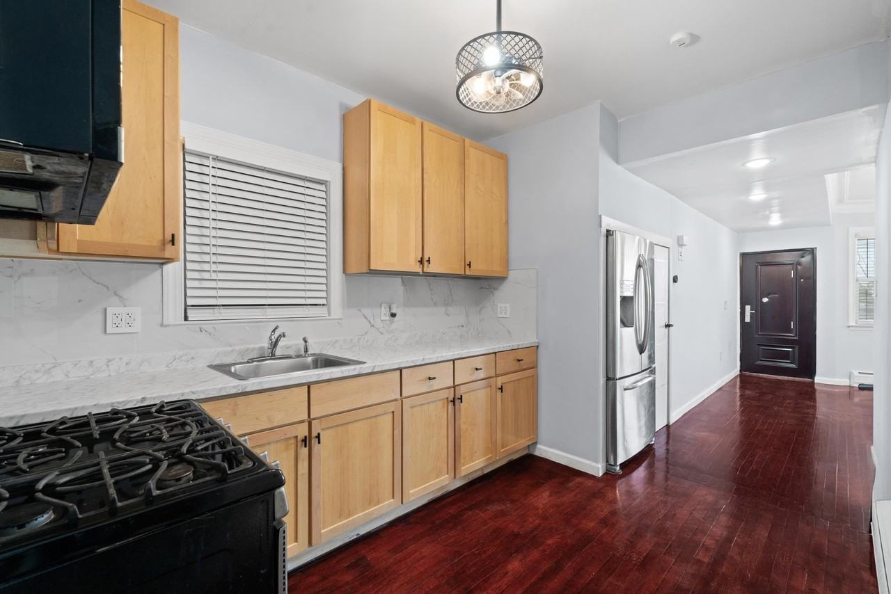 257 Kennedy Blvd #1 - Photo 6 of 18