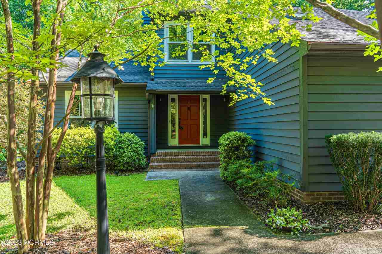 145 Sandhurst Pl - Photo 2 of 32