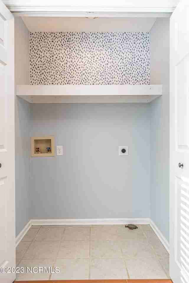 145 Sandhurst Pl - Photo 7 of 32