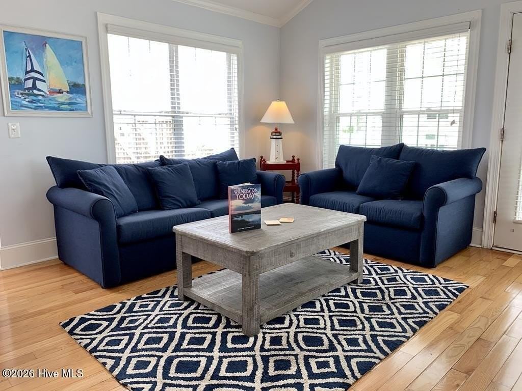 305 N Shore Dr - Photo 3 of 21