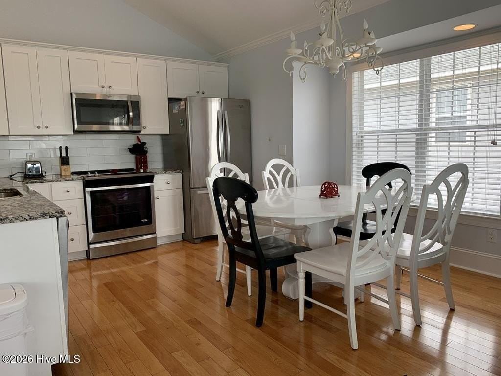 305 N Shore Dr - Photo 7 of 21