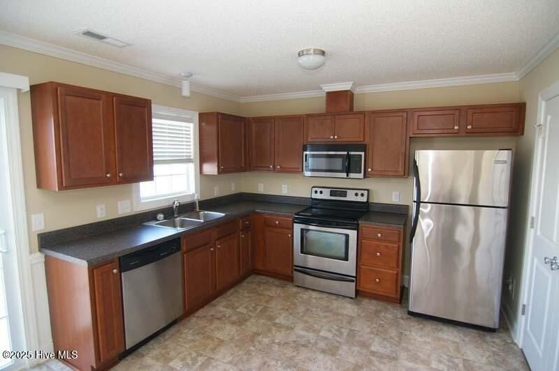100 Chandler Dr #D - Photo 2 of 12