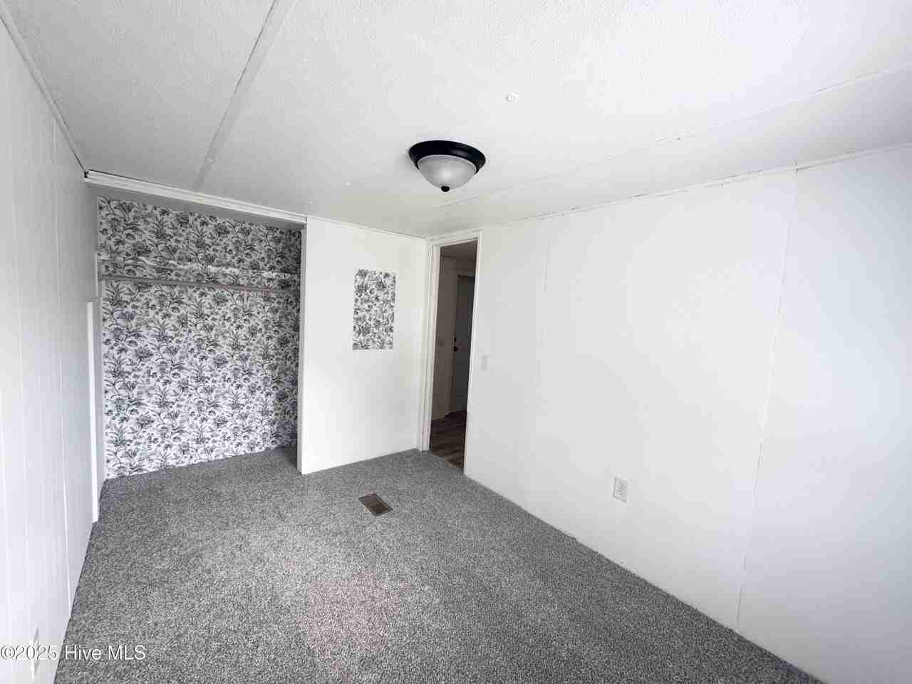 202 Bud St - Photo 2 of 6