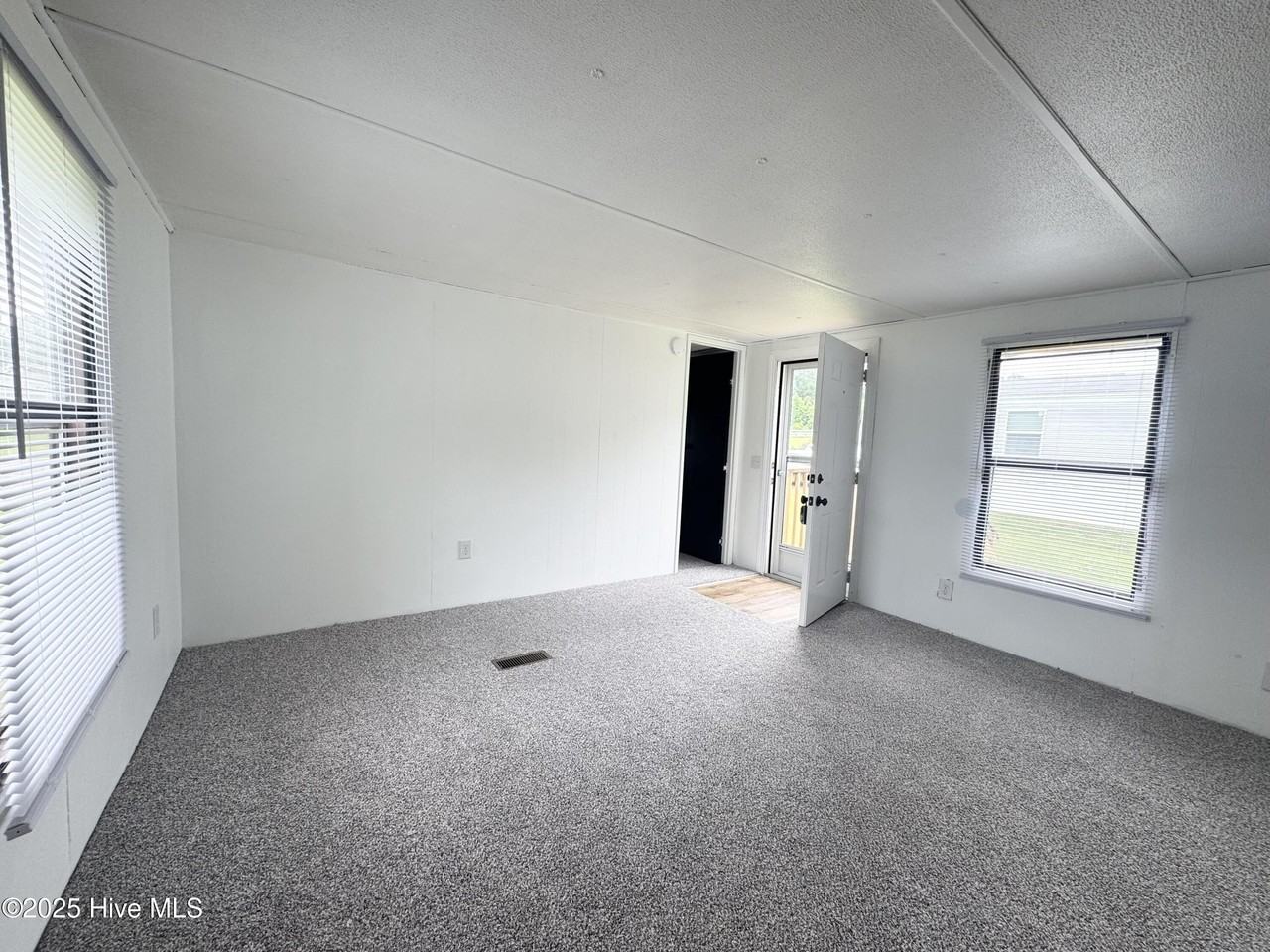 202 Bud St - Photo 5 of 6