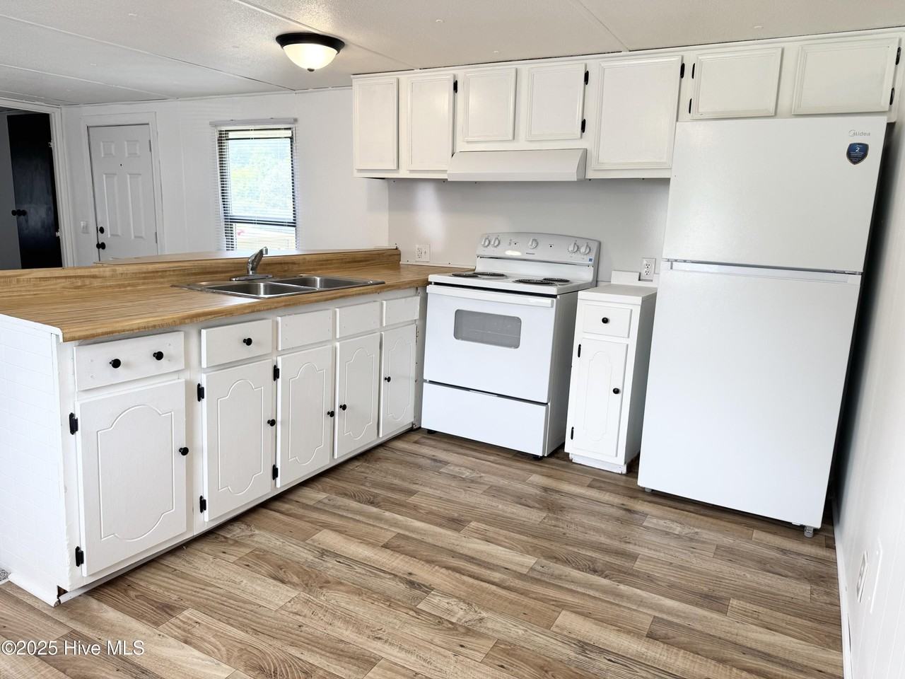 202 Bud St - Photo 6 of 6