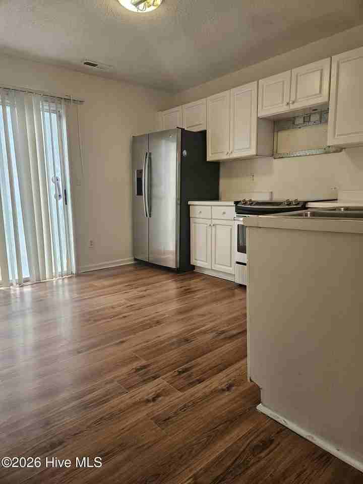 118 Avondale Ave #B - Photo 3 of 10